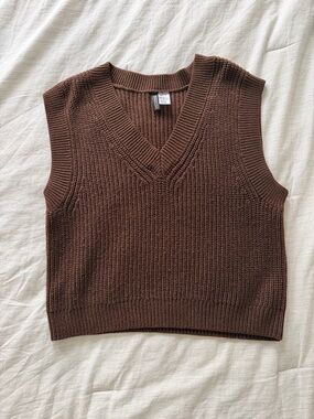 V-Neck Knit Sweater Vest - Brown